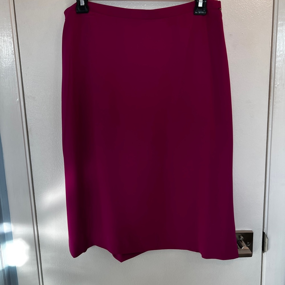 Versace Classic V2 ,Vintage ,Vibrant ,Pink 2 side slit,pencil skirt. Size 46 Eur
